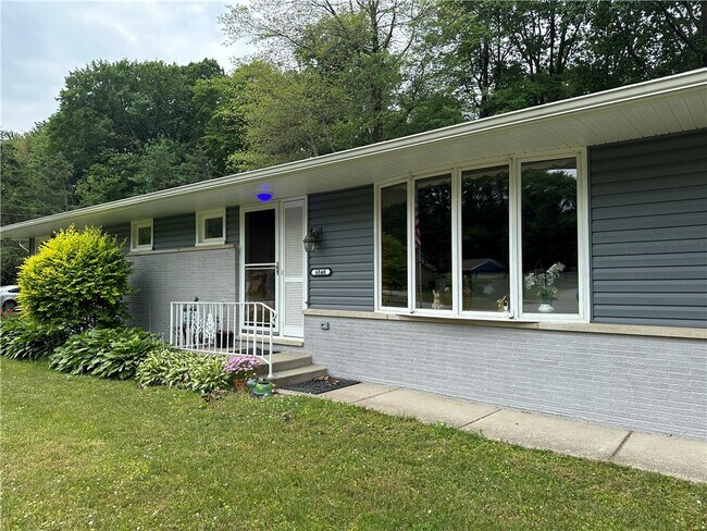 Building Photo - 6840 Haskell Dr