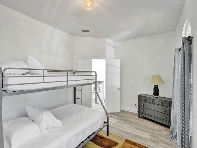 Building Photo - 4310 NW 63rd Ave