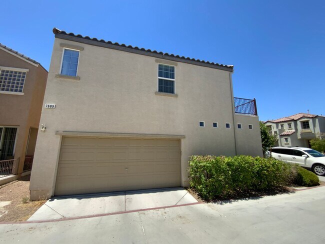 Building Photo - N.W. BEAUTIFUL UPGRADED HOME WITH COMMUNIT...