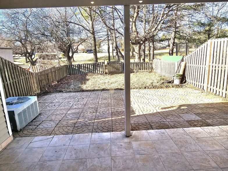 Building Photo - 37 Anderson Ct