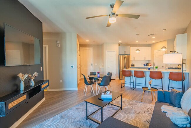 Building Photo - 777 E Stella Ln