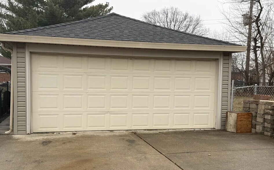 Building Photo - 711 N Kenilworth Ave