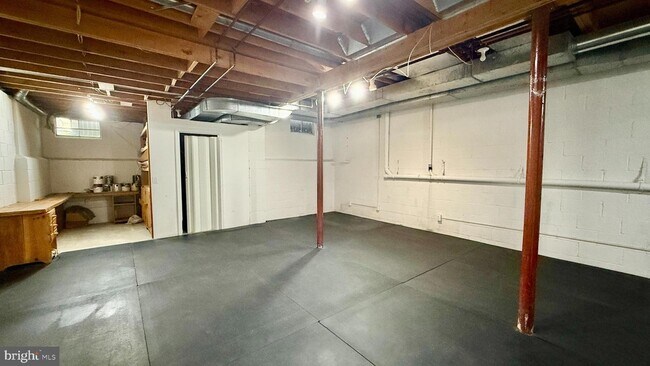Building Photo - 305 Marten Rd