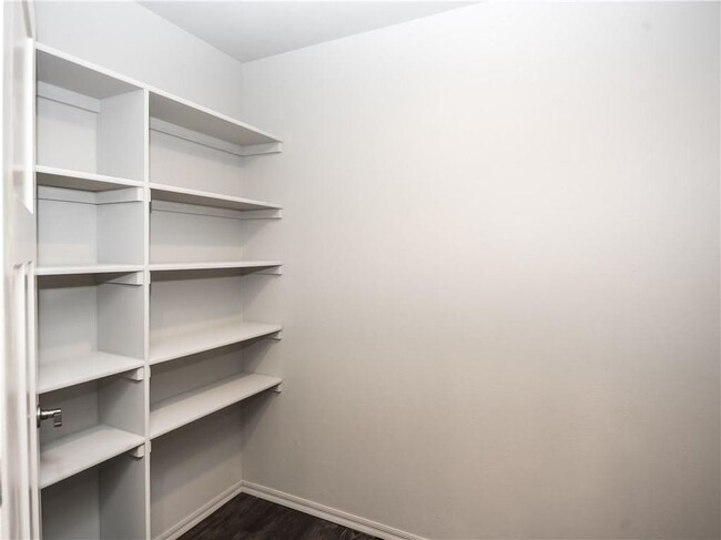 Building Photo - 8818 SW 45th St