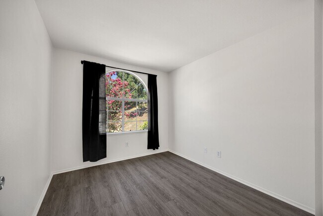 Building Photo - 16540 Graystone Dr. #126