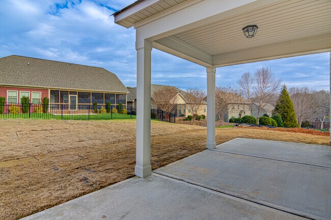 Building Photo - 1313 Achonechy Trl