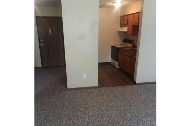 Building Photo - 858 8th St SE