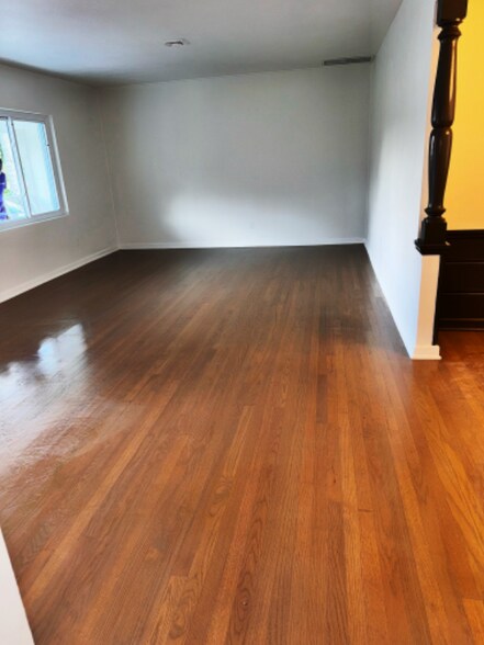 Building Photo - 562 Hartley Pl