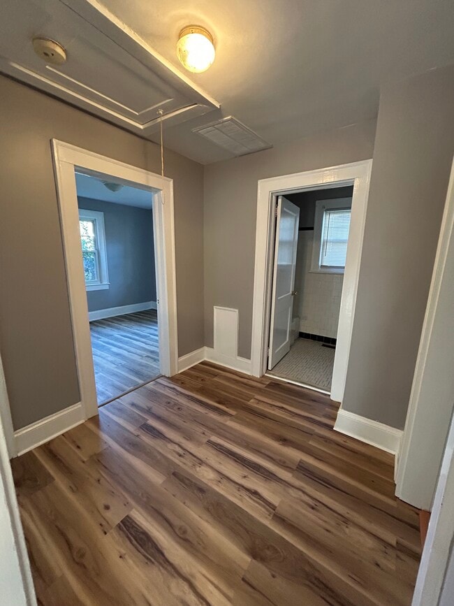 Building Photo - 209 Long Cir