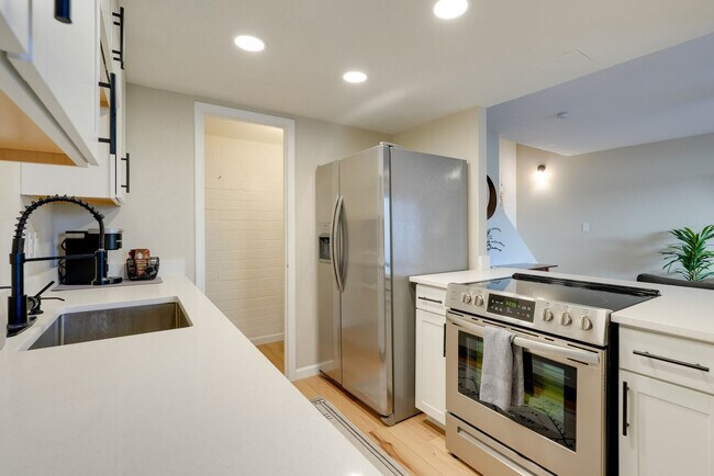 Building Photo - 7913 E Keim Dr