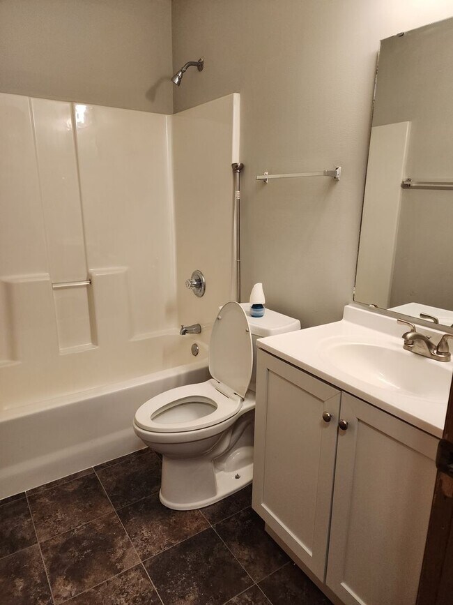 Building Photo - 3-Bedroom, 2-Bathroom Home with 2-Car Atta...