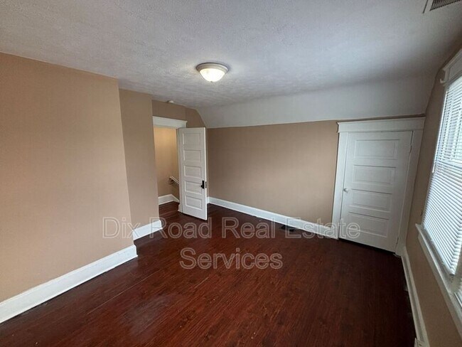 Building Photo - 209 N Grimes St