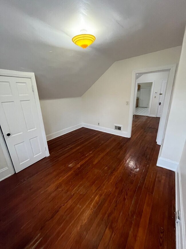 Building Photo - 3521 Clifton Ave