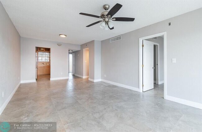 Building Photo - 7980 N French Dr