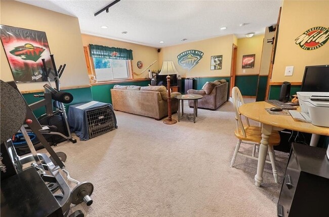 Building Photo - 4 Bedroom Townhome