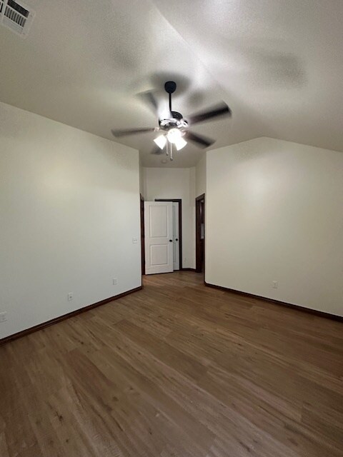 Building Photo - 925 Heather Ln