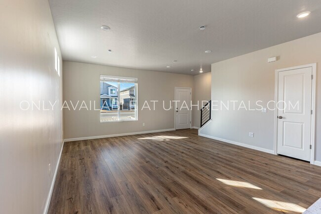 Building Photo - 100 Riverside Drive