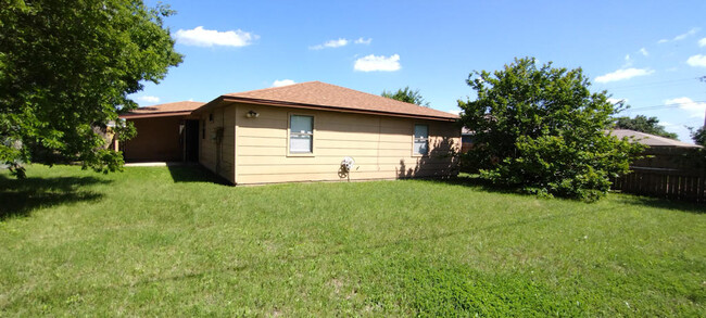 Building Photo - 2505 Mark Dr