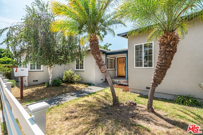 Building Photo - 2537 Cotner Ave