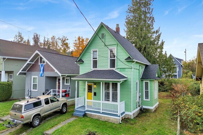 Building Photo - 4 Bedroom, 1 Bathroom Home in the York Neighborhood for Rent!