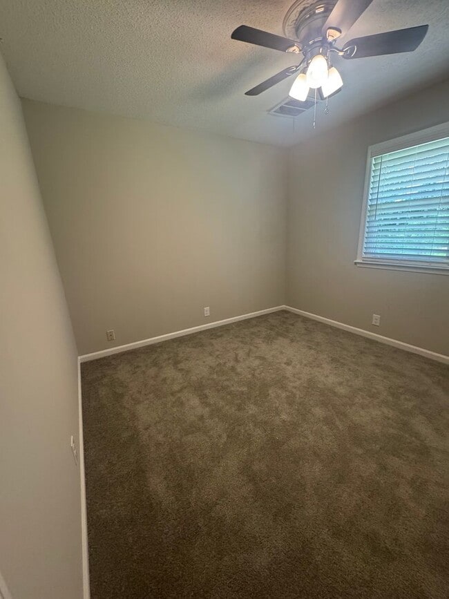 Building Photo - Available NOW in Hammond Hills!!!