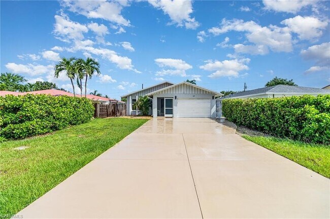 Building Photo - 517 98th Ave N