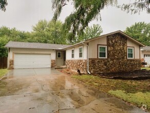 Building Photo - Darling Home in Bel Aire - Finished Baseme...