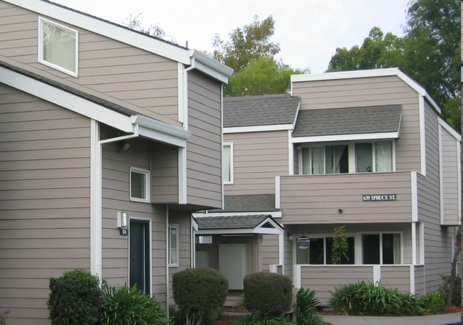Primary Photo - Redwood Court