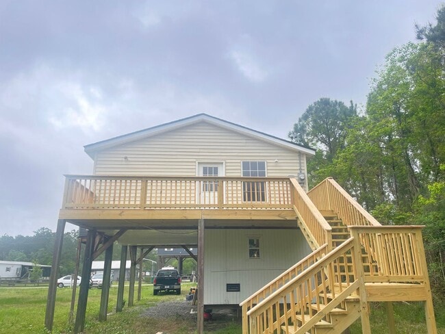 Building Photo - Cute 1 bed 1 bath home in Bay St Louis! Great location and nice yard!