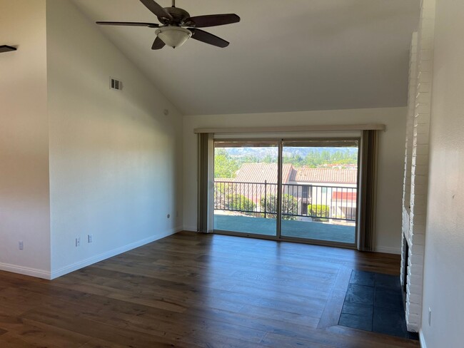 Building Photo - Oaks North Townhome with Views