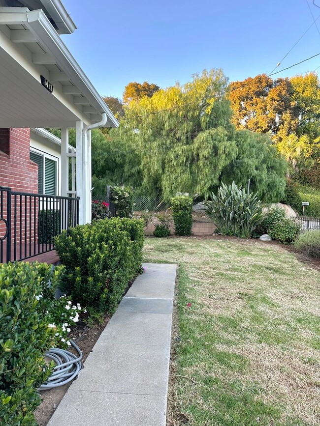 Building Photo - Beautifully Remodeled Unit on the East Side of Santa Barbara