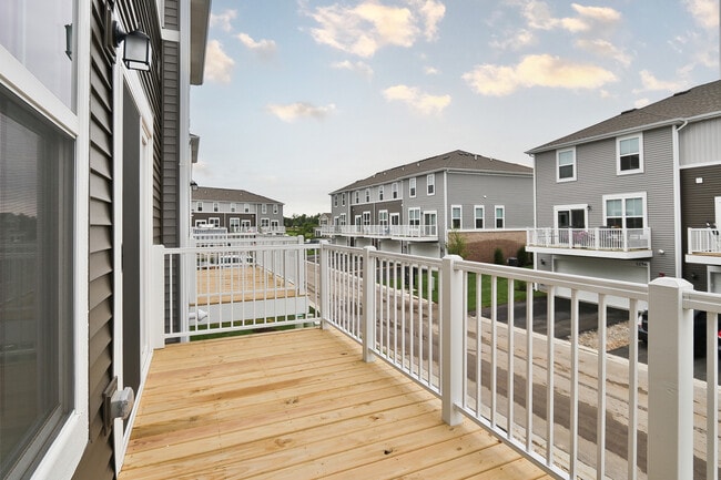 Building Photo - 2252 Stonegate Rd