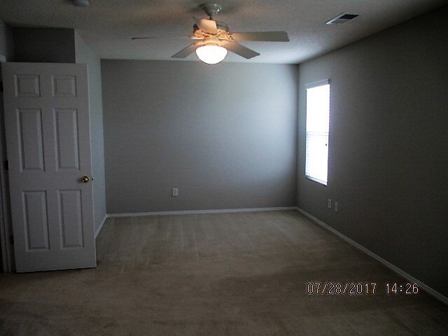 Building Photo - Awesome 3br 2.5ba in Durham. Fenced Yard!  Avail June 5, 2026!