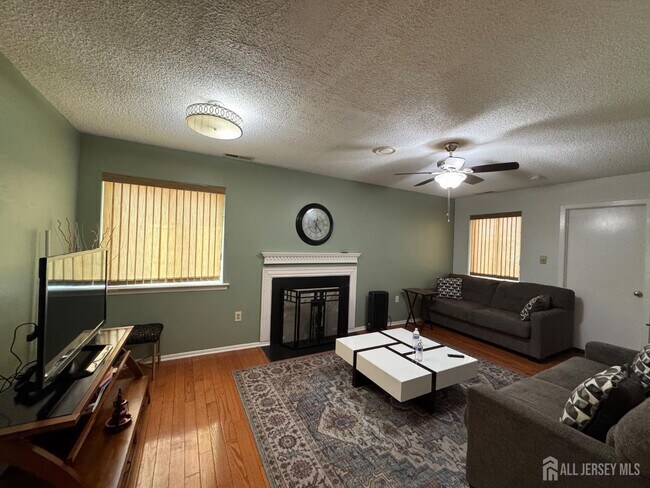 Building Photo - 56 Thoreau Dr