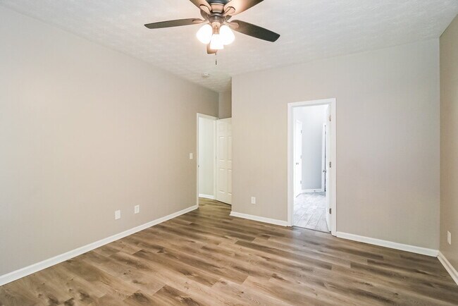 Building Photo - 2215 Baker Carter Dr