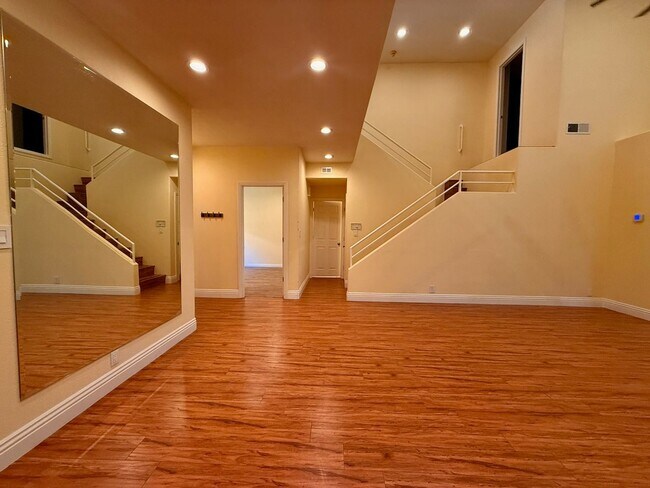 Building Photo - Gorgeous Spanish Trails 3BR House for lease!