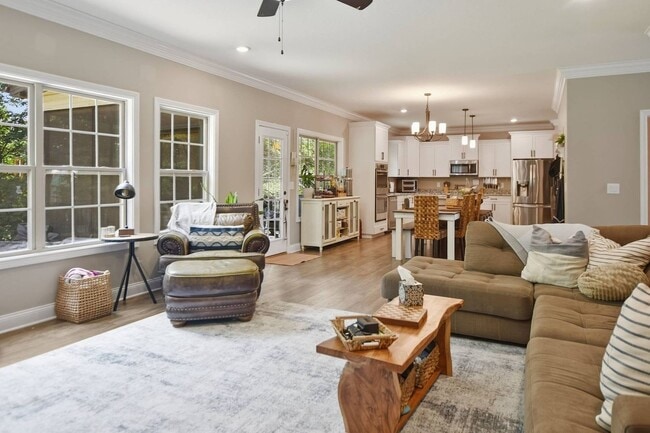 Building Photo - Dog Friendly Four Bedroom with Bonus!