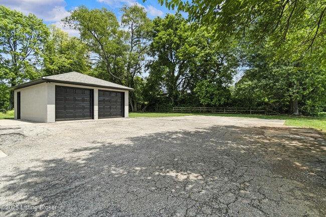 Building Photo - 8002 Watterson Trail