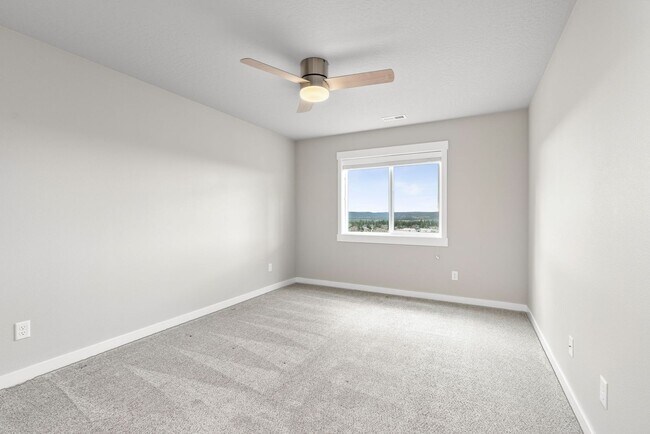 Building Photo - Luxury Four Bedroom with Breathtaking Views