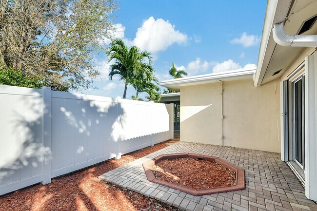 Building Photo - 1753 W Terrace Dr