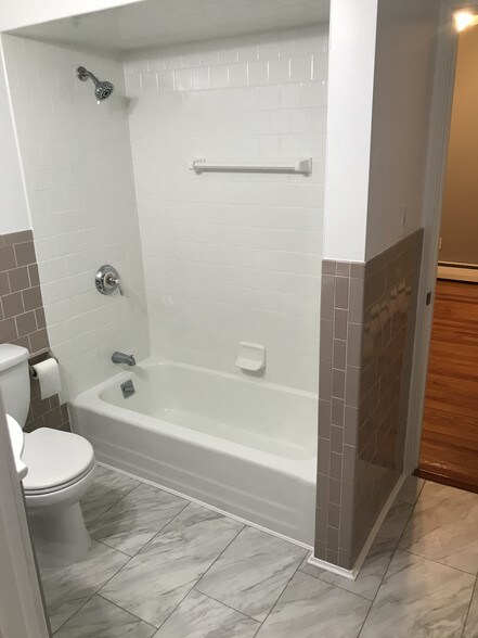 Bathroom - 8 Lawrence St