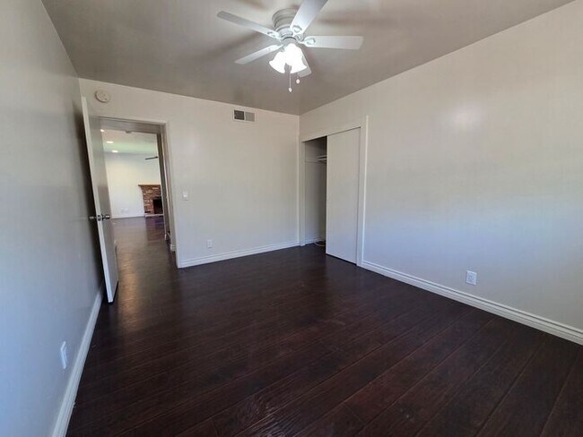 Building Photo - New Listing!
