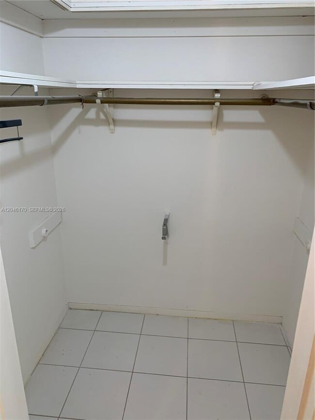 Building Photo - 2861 Leonard Dr