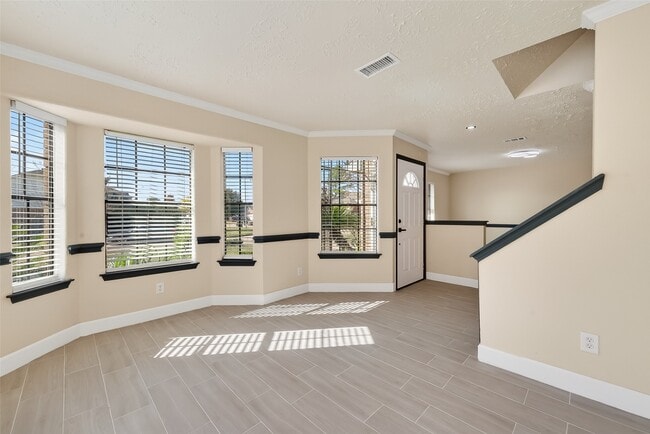 Building Photo - 7534 8 Willows Rd