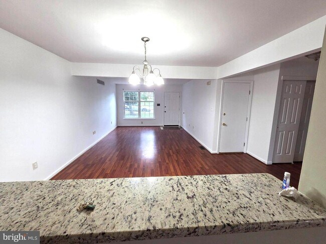 Building Photo - 1146 Oxford Cir