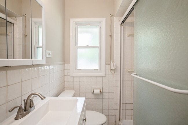 Building Photo - 441 Berteau Ave