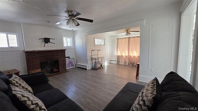 Building Photo - 208 Glenmere Rd