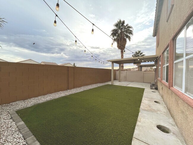 Building Photo - 1847 sq ft, 2 story, 4 Bedroom, 2 1/2 bath, 2 Car Garage home in the Vibrant city of Las Vegas.