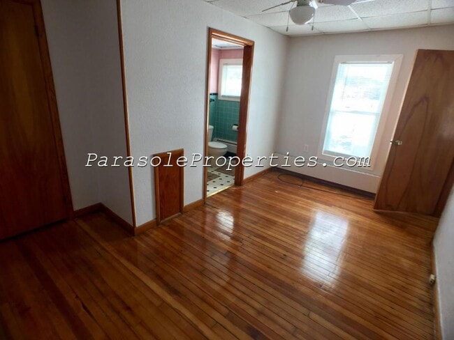 Building Photo - 704 Cooney St