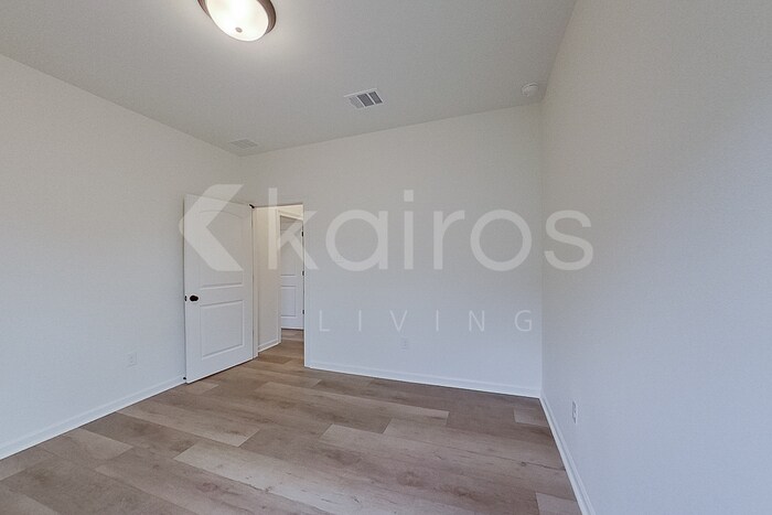 Building Photo - 118 Rainfall Ln